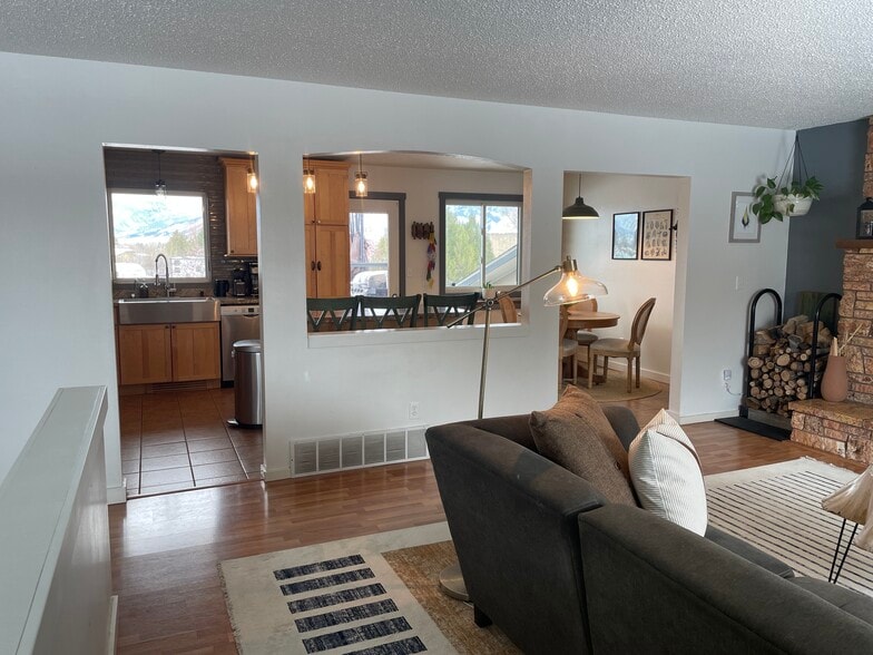 Building Photo - 12 Cloninger Ln