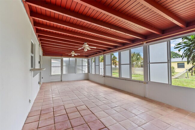 Building Photo - 908 Lighthouse Dr