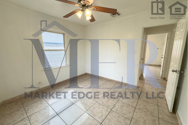 Building Photo - 2Bed/1Bath House at AZ-202/24th St! Ready for Immediate Move-In! -- NO HOA! RV PARKING!