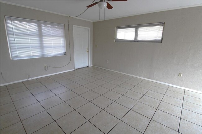 Building Photo - 520 63rd Ave E