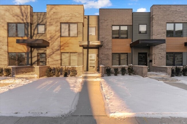 Building Photo - 7536 Churchill St