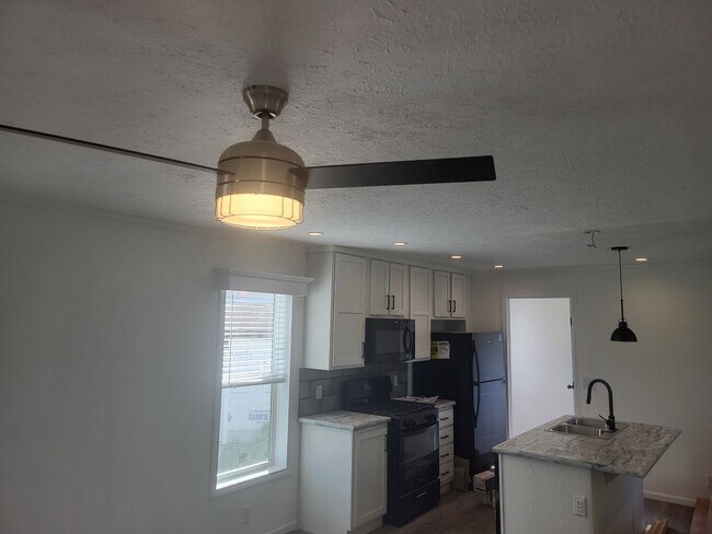 Building Photo - 45 Swan Ln