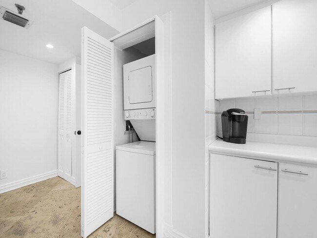 Building Photo - 2917 S Ocean Blvd