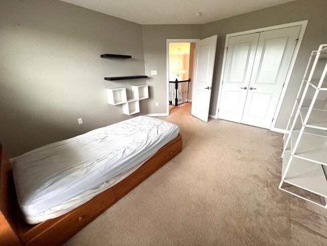 Building Photo - 3006 Farm View Dr