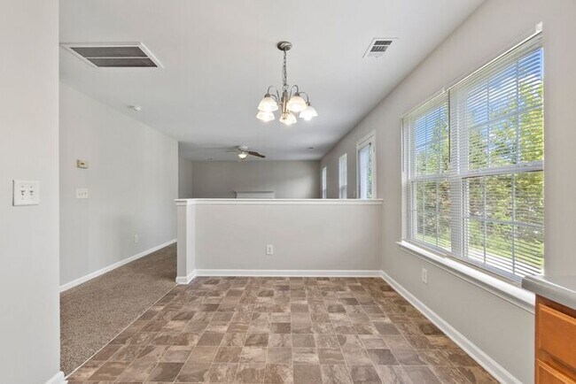 Building Photo - Spacious 4bed/2.5bath Home in Charlotte