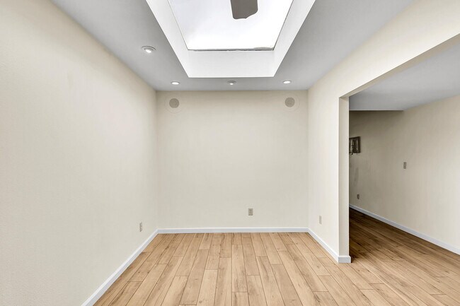 Building Photo - 48594 Oakwood Way