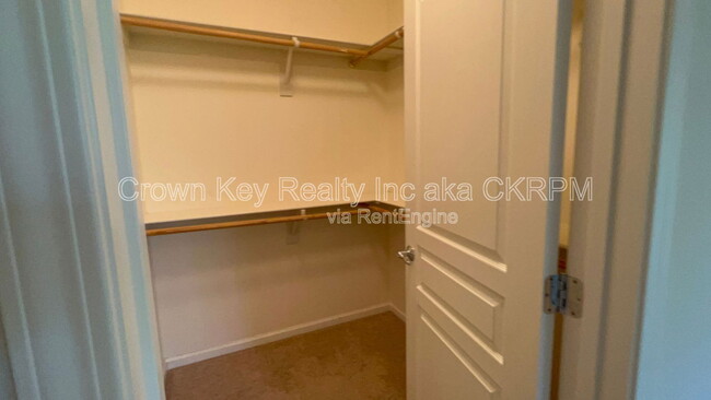 Building Photo - 151 W Saltillo Ln