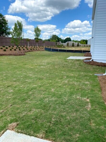 Building Photo - 5420 BARBERRY AVENUE