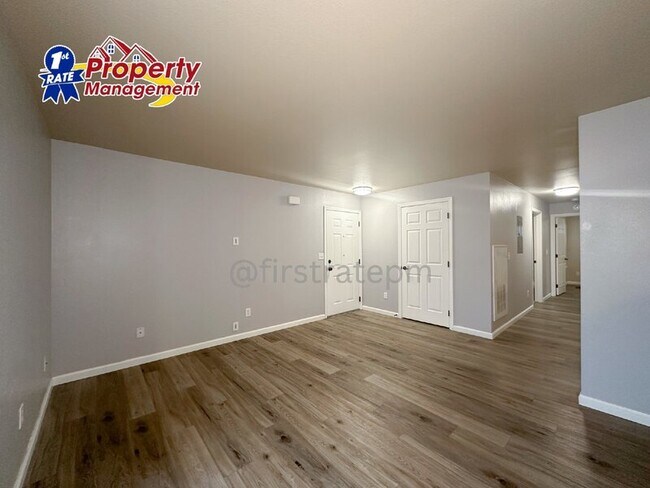 Building Photo - 10042 W Garverdale Ln