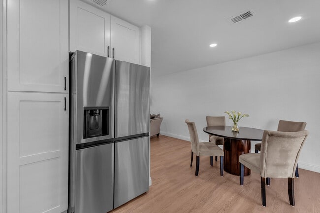 Building Photo - 75250 Vista Huerto