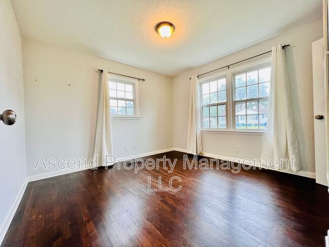 Building Photo - 4610 Leslie Ln