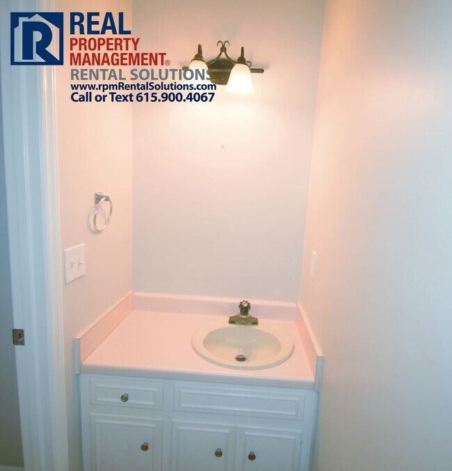 Building Photo - Spacious 3BR/2.5BA in Murfreesboro!