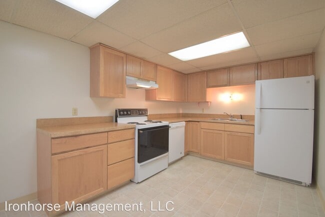 Building Photo - 805 W Villard St