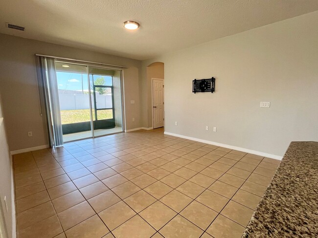 Building Photo - Spacious 4-Bed Home in Carlisle Grand