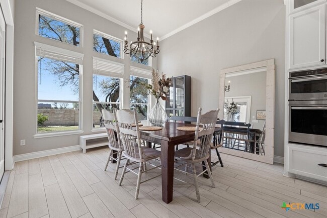 Building Photo - 1745 Alta Vista Loop