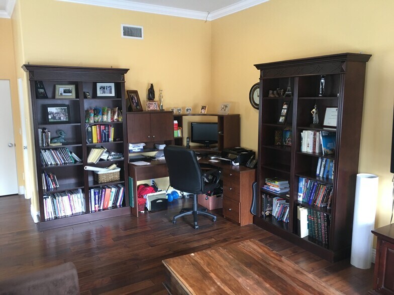 Building Photo - 12766 Jolette Ave