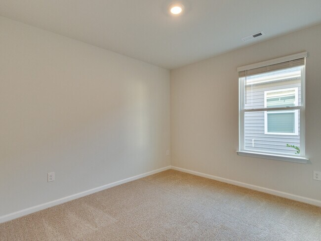 Building Photo - 3026 Course Ln