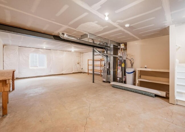 Building Photo - 6985 Kinsale Ln