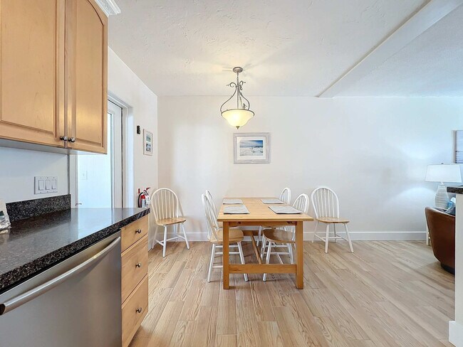 Building Photo - 207 75th St