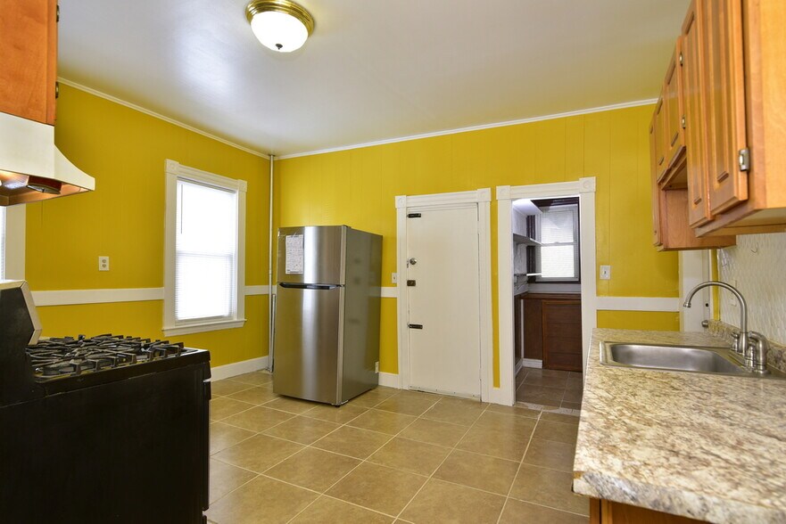 Building Photo - 175 Callender St
