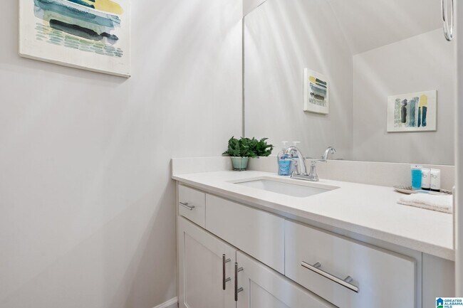 Building Photo - 829 21st Ave E