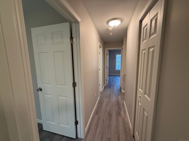 Building Photo - 145 Lantern Park Dr