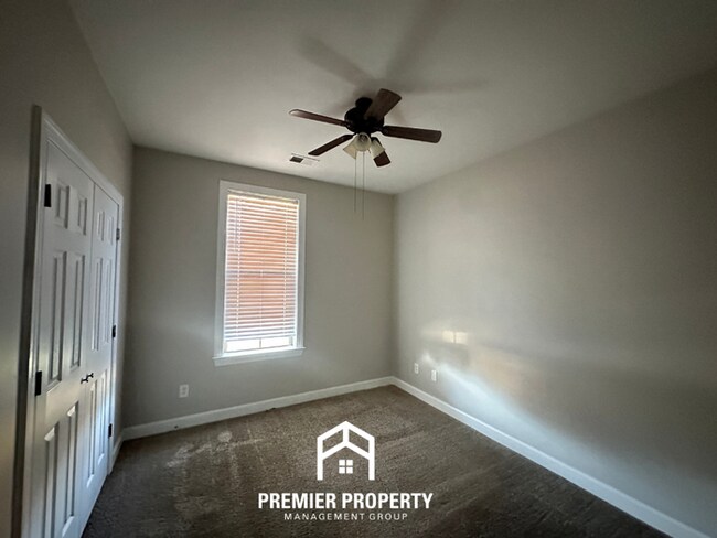 Building Photo - 6942 Lagrange Grove Dr