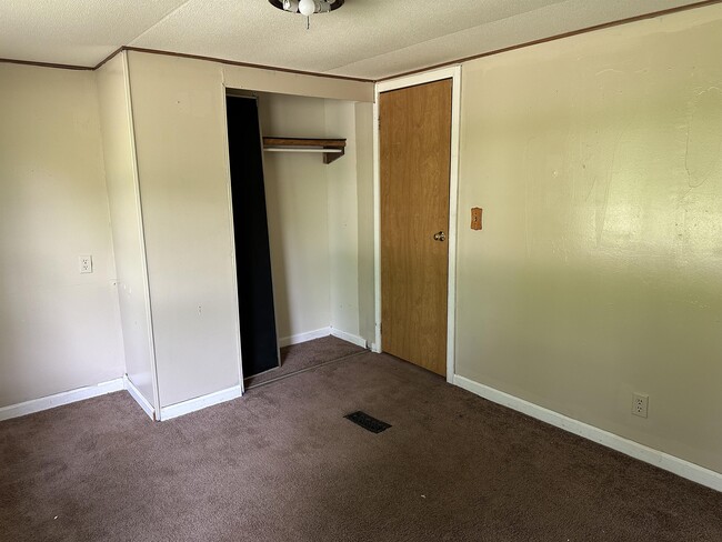 Building Photo - 1967 Chatsworth Ln