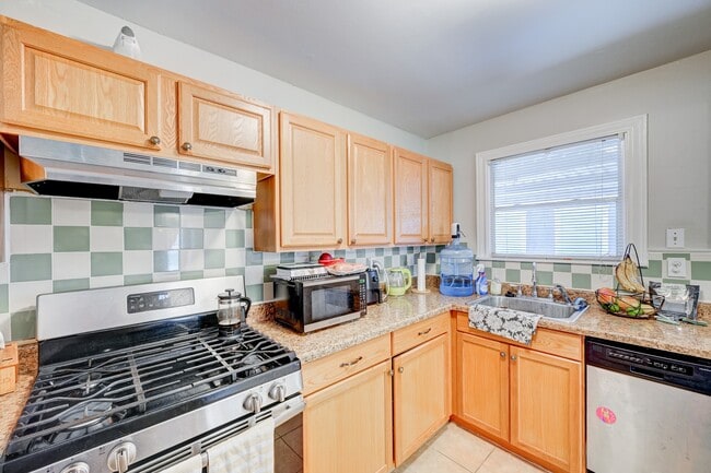 Building Photo - 4311 Ione St