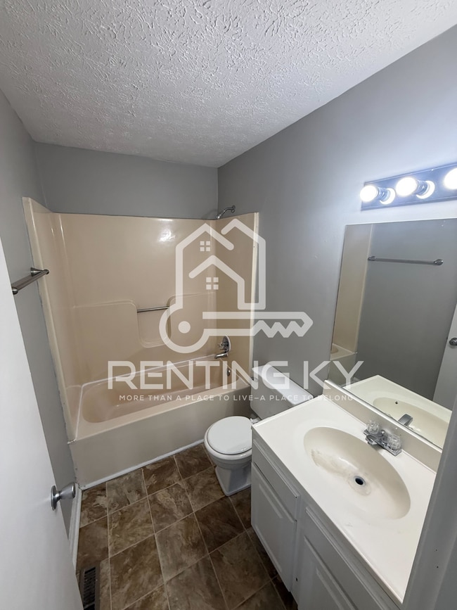 Building Photo - 1645 Foxhaven Dr