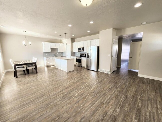 Building Photo - 277 E 1500 N St