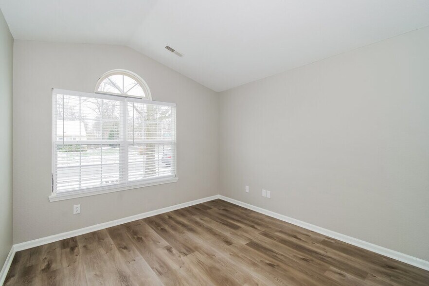Building Photo - 7645 Blue Willow Dr