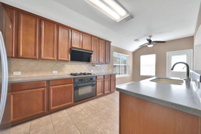 Building Photo - 815 McIntosh Bend Dr