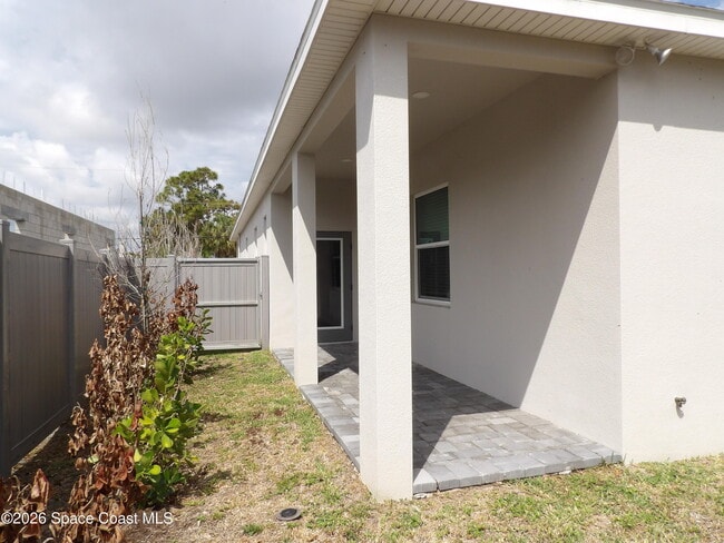 Building Photo - 2285 Highland Ave
