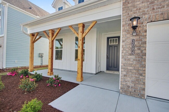 Building Photo - 3084 Claredon St