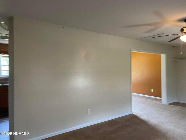 Building Photo - 102 White Stone Ct