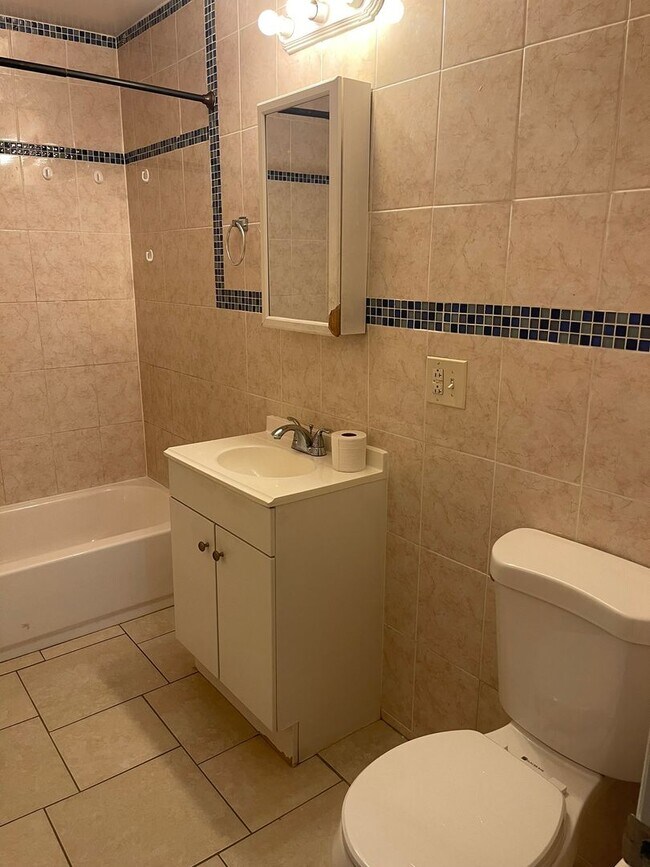 Building Photo - Alban Park Townhome