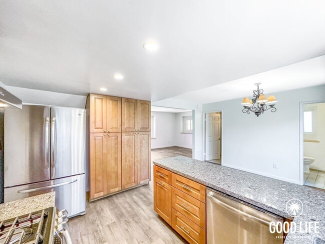 Building Photo - SD: Renovated 3BD/2.5BA Condo in Chula Vista with Fireplace, W/D & Private Balcony