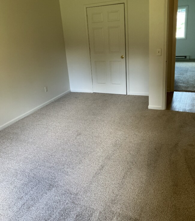 Building Photo - 3 Bedroom Home for rent in Newton, IA