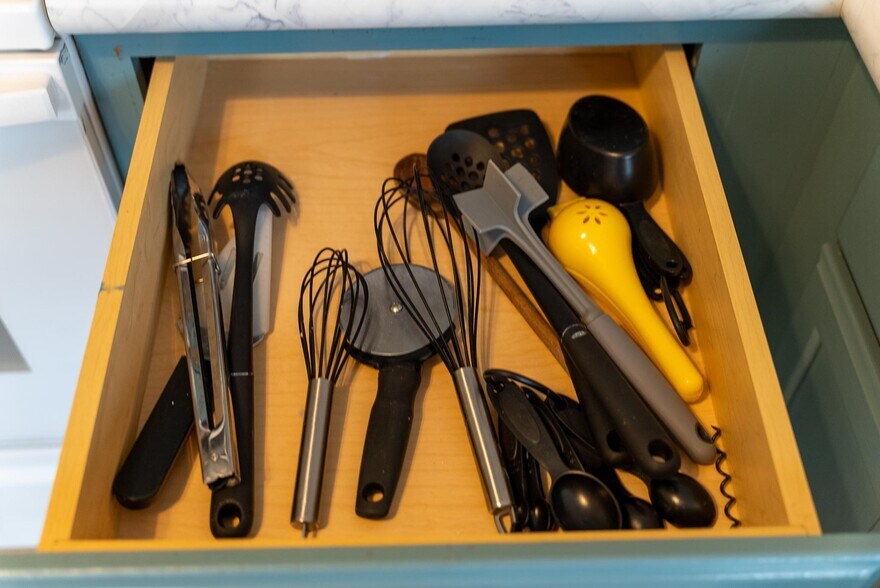 Building Photo - 1304 E Sylvan Cir