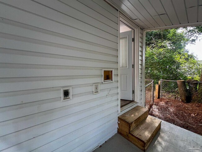 Building Photo - 2265 Klinger St