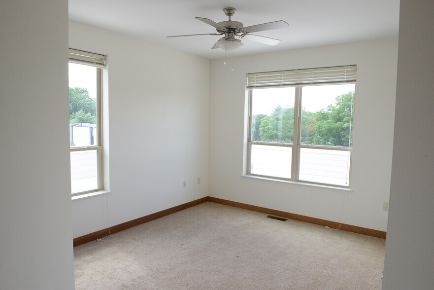 Building Photo - 1917 Monroe St