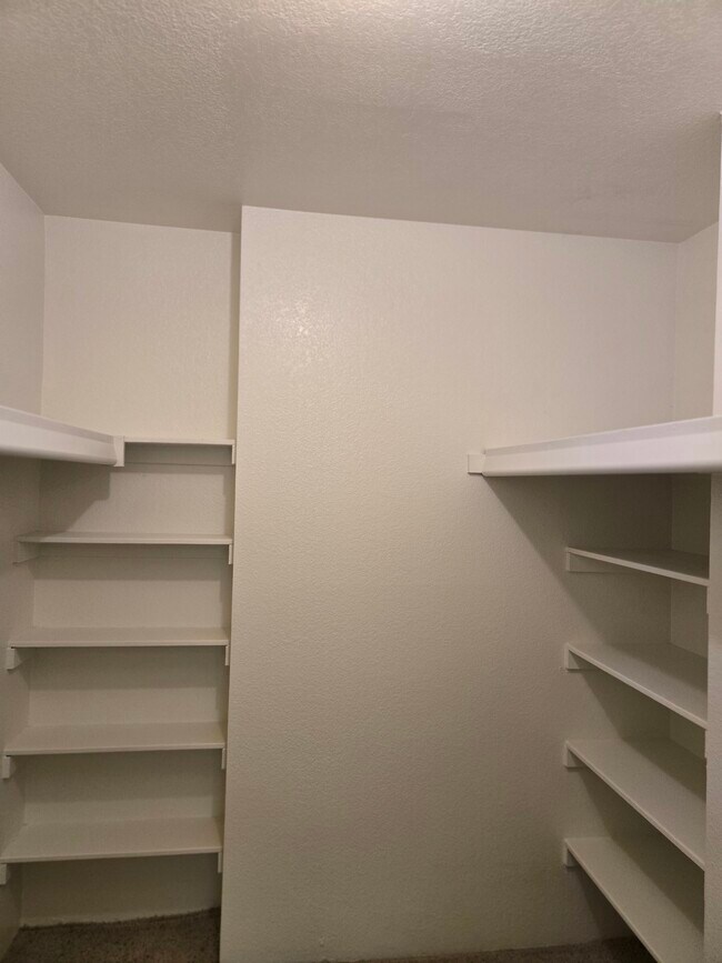 Building Photo - 5995 N 78th St