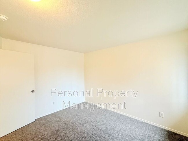 Building Photo - 3412 NE 66th Ave