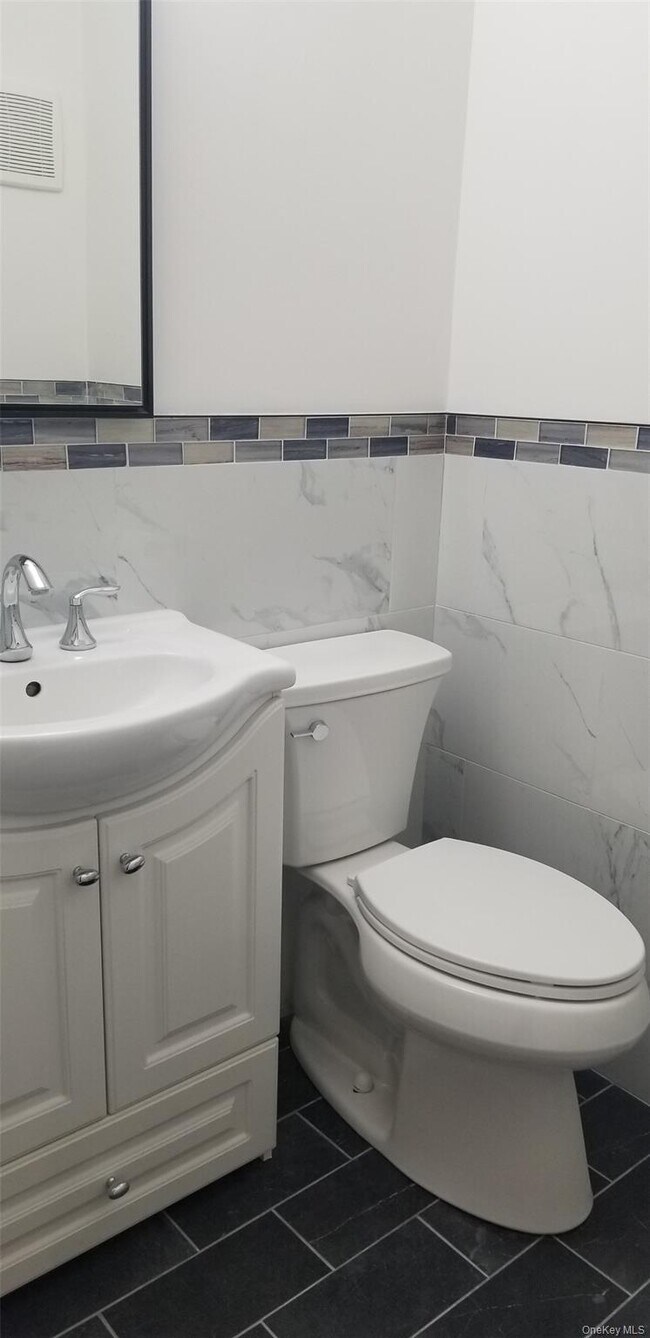 Building Photo - 740 E Broadway