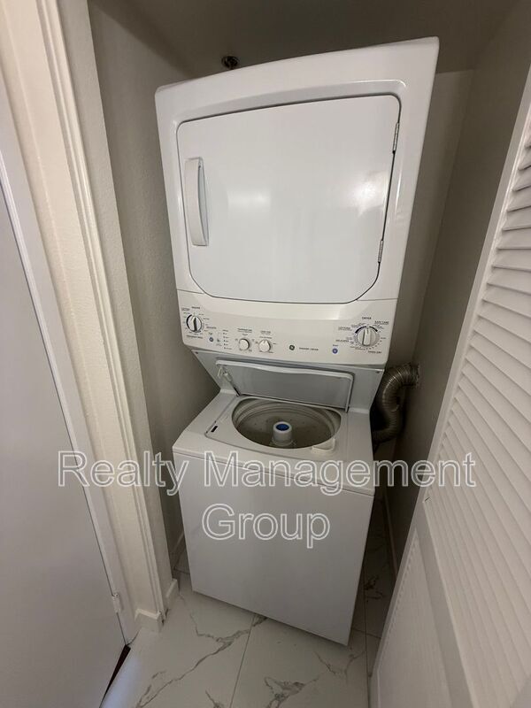 Building Photo - 3955 Faircross Pl