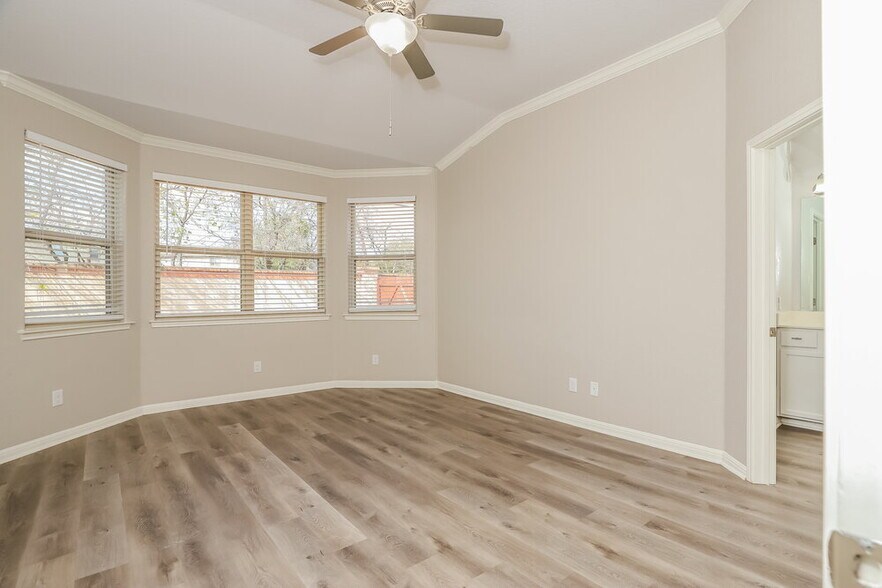 Building Photo - 8233 Oak Harvest Dr