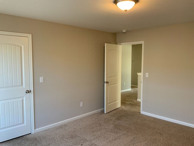 Building Photo - Chelsea Reserve  4 BR / 2.5 Ba / 2 family Room / 2 stories