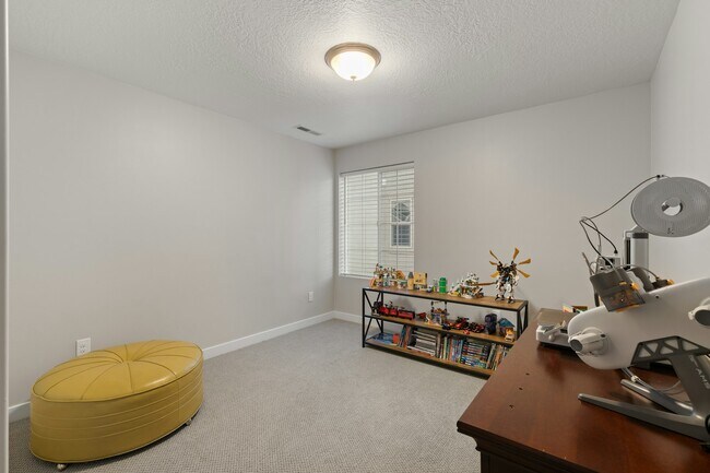 Building Photo - 824 2800 N