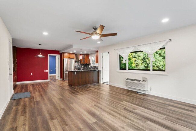 Building Photo - Updated Upper Level One Bedroom Condo in Laguna Woods!